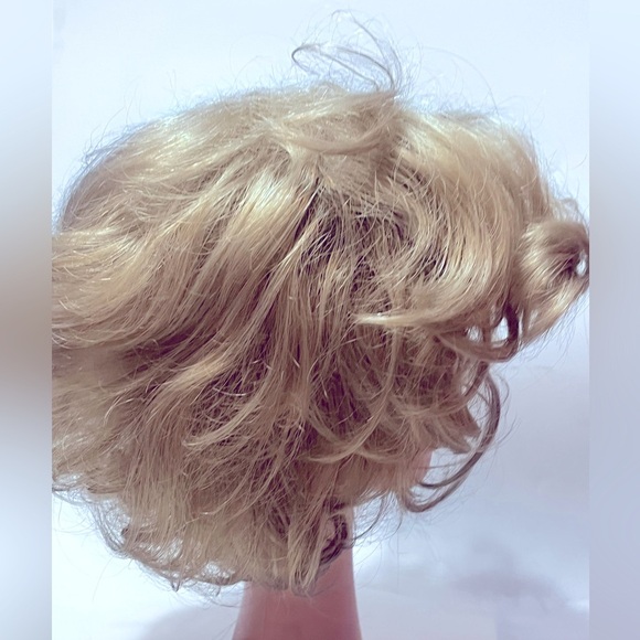 Paula Young Wig ALLURE A5510 A Loose Cutls Blonde Hair Wig - Picture 6 of 7